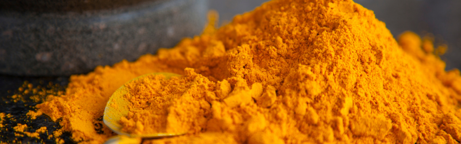 curcuma-denti-controindicazioni