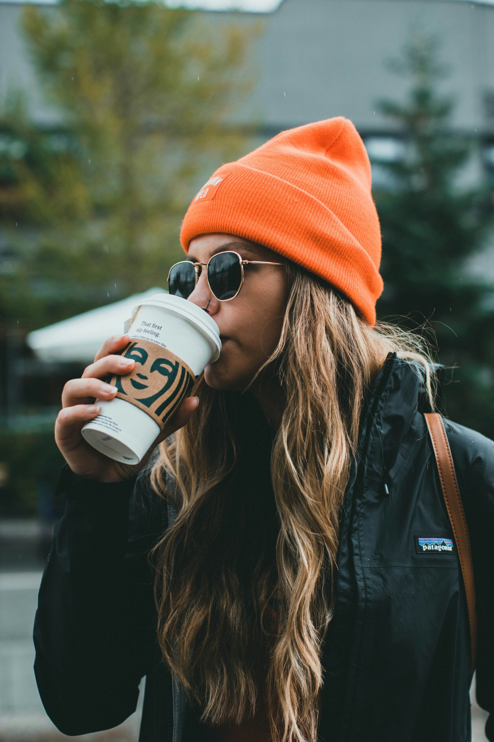 consumo di caffe e macchie sui denti